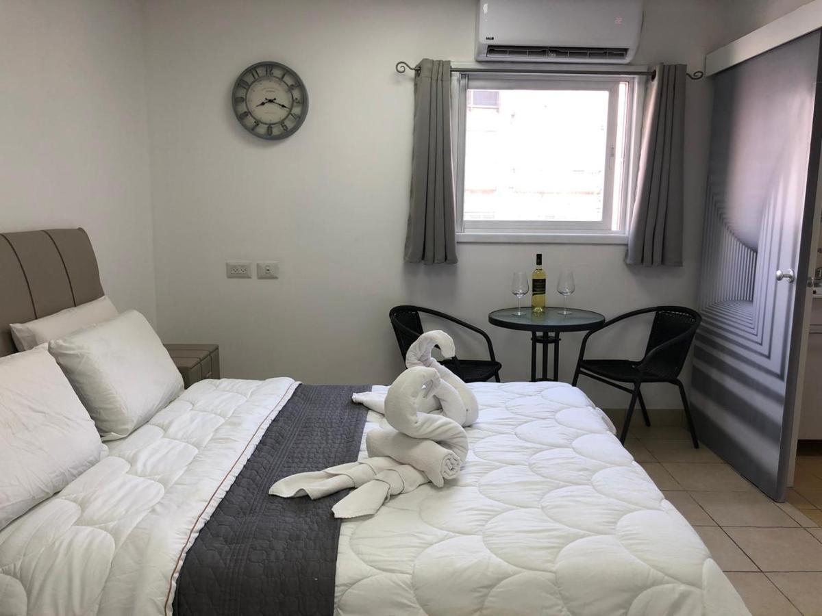 Hotel Room Service Bat Yam Buitenkant foto
