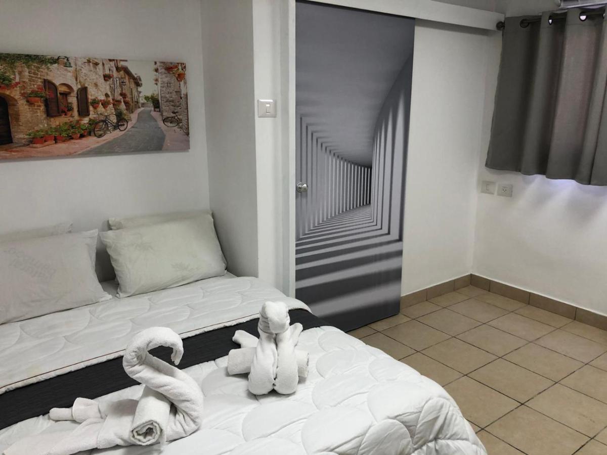 Hotel Room Service Bat Yam Buitenkant foto