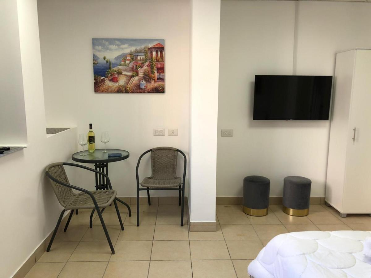 Hotel Room Service Bat Yam Buitenkant foto