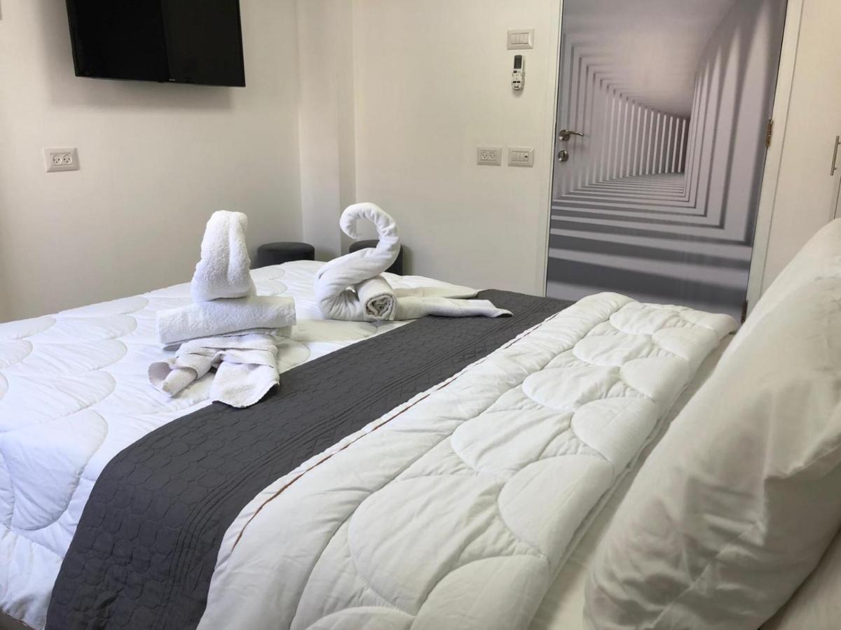 Hotel Room Service Bat Yam Buitenkant foto