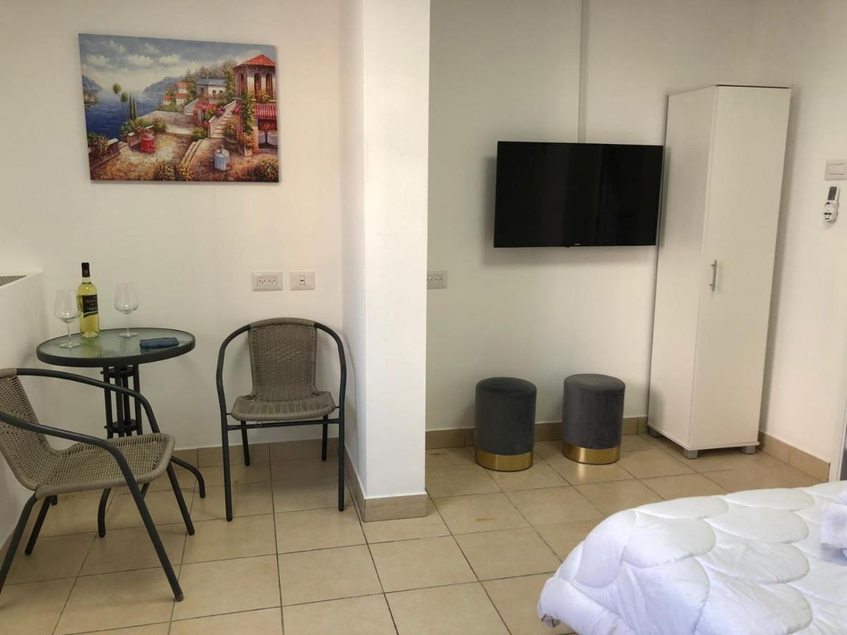 Hotel Room Service Bat Yam Buitenkant foto