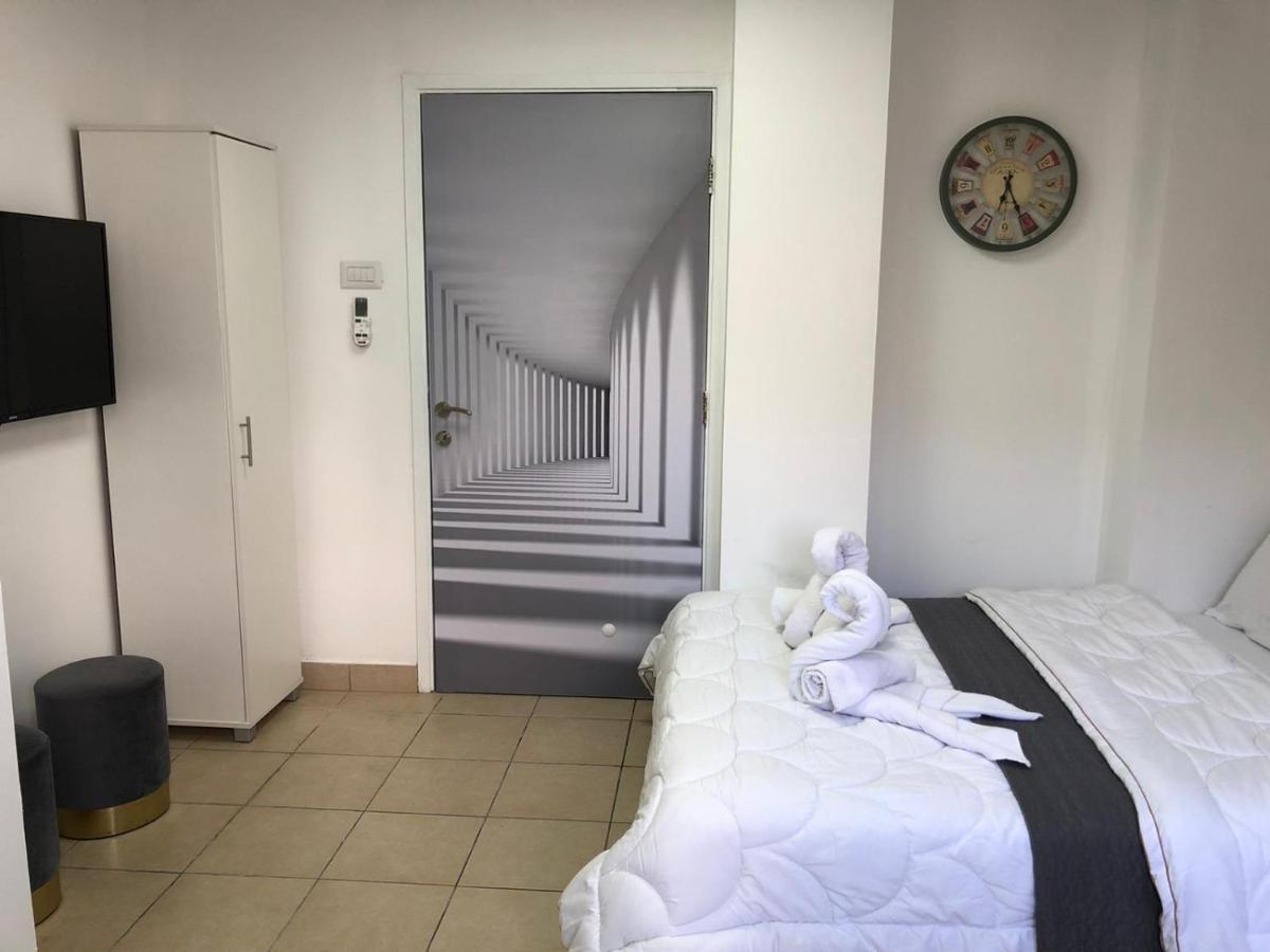 Hotel Room Service Bat Yam Buitenkant foto
